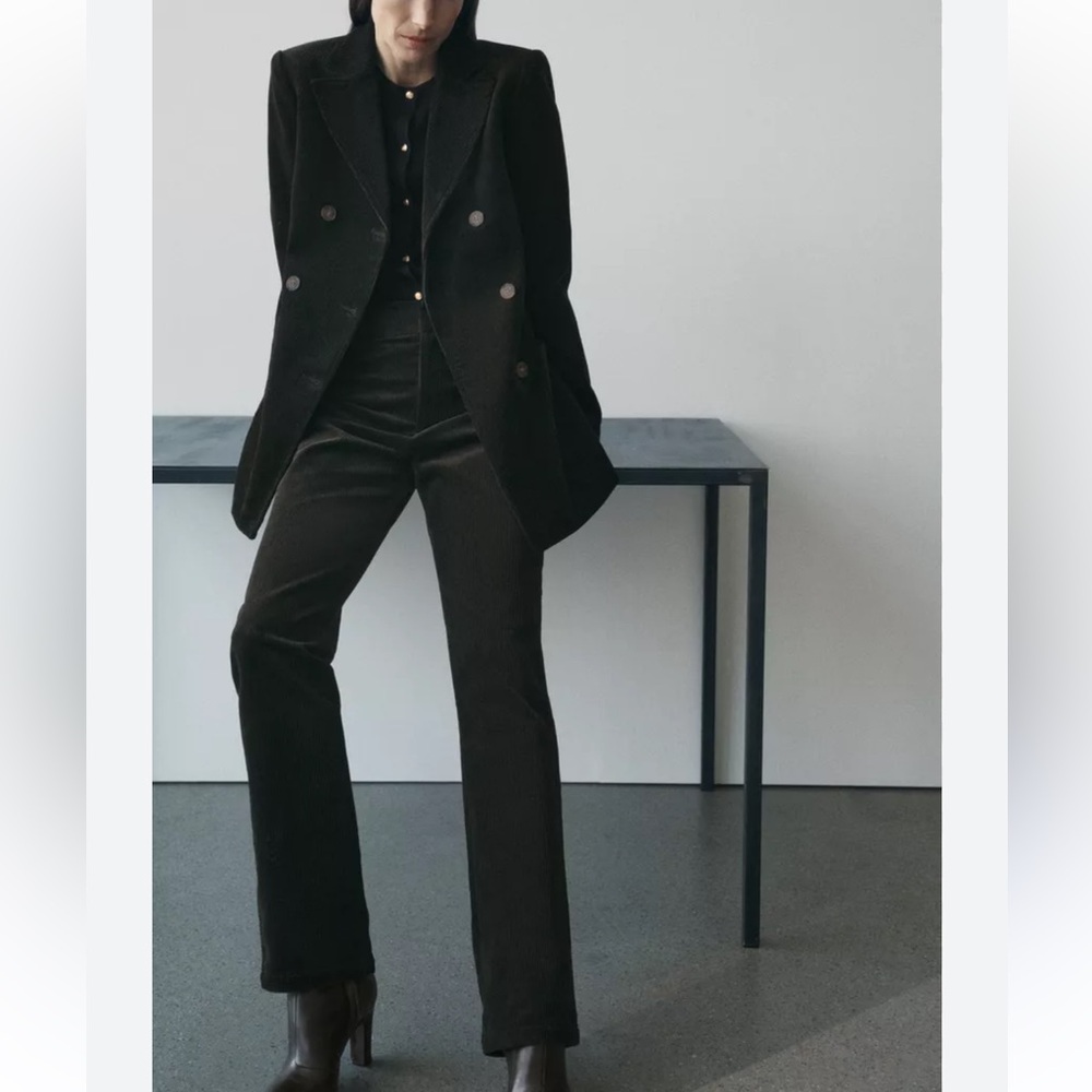 Zara
STRAIGHT LEG CORDUROY PANTS ZW COLLECTION